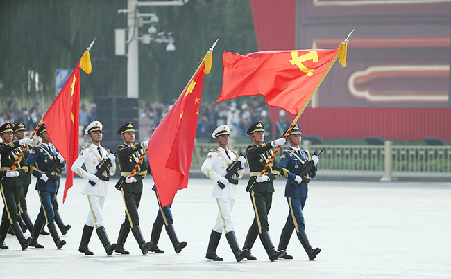 大屏映軍威，同心筑未來！新東電組織全員觀看閱兵！
